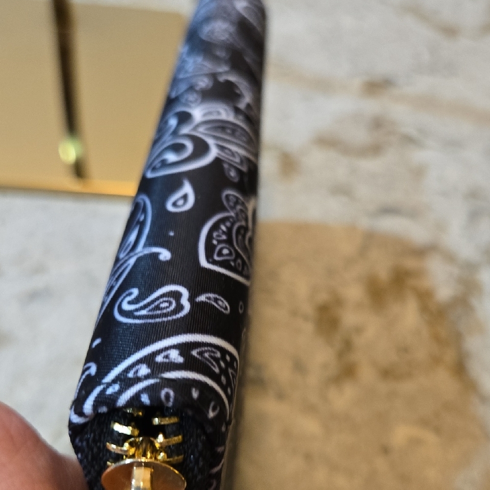 Paisley Patterned Zip Wallet - Picture 13 of 13